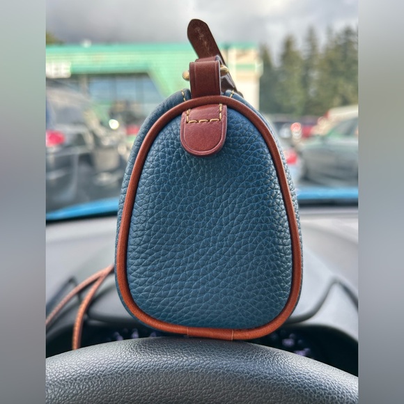 Authentic Dooney & Bourke Dillen small barrel crossbody. New! - Picture 4 of 11